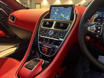 ASTON MARTIN DB11 - 9