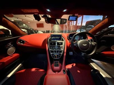 ASTON MARTIN DB11 - 7