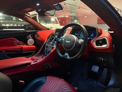 ASTON MARTIN DB11 - 6