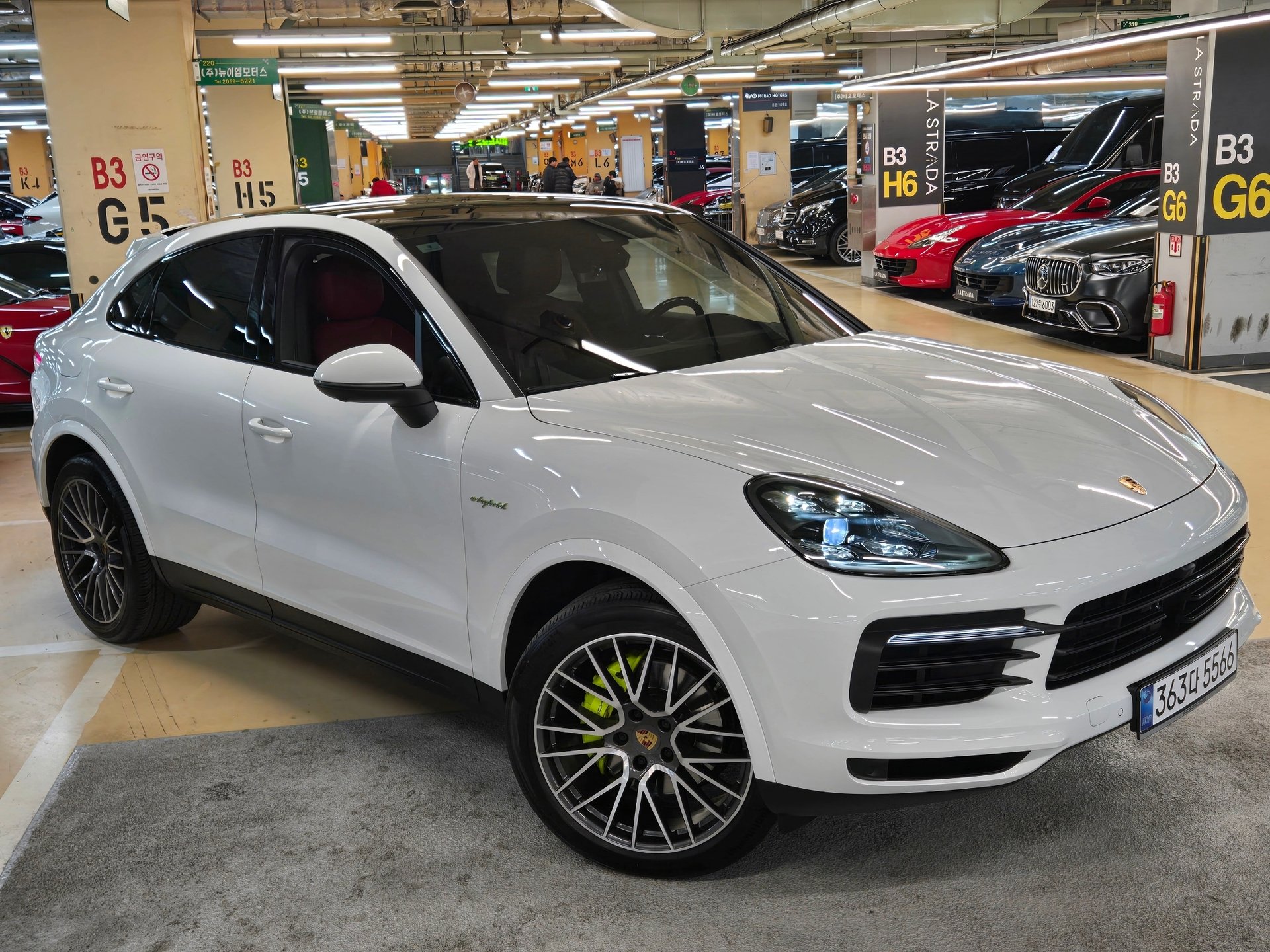 PORSCHE CAYENNE - View 1