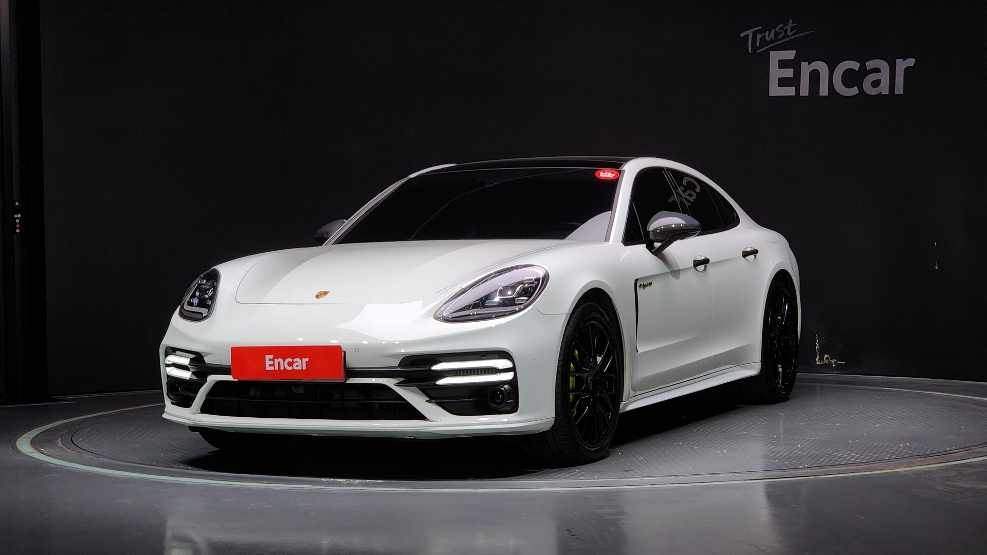 PORSCHE PANAMERA - View 1