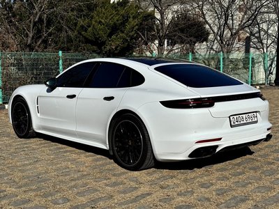 PORSCHE PANAMERA - 9
