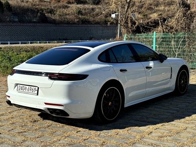 PORSCHE PANAMERA - 8