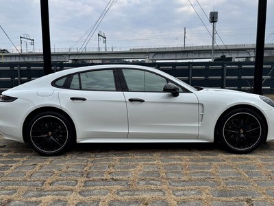 PORSCHE PANAMERA - 4