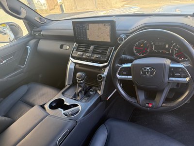 TOYOTA LAND CRUISER 300 - 5