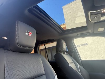 TOYOTA LAND CRUISER 300 - 6