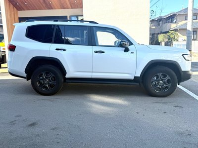 TOYOTA LAND CRUISER 300 - 8