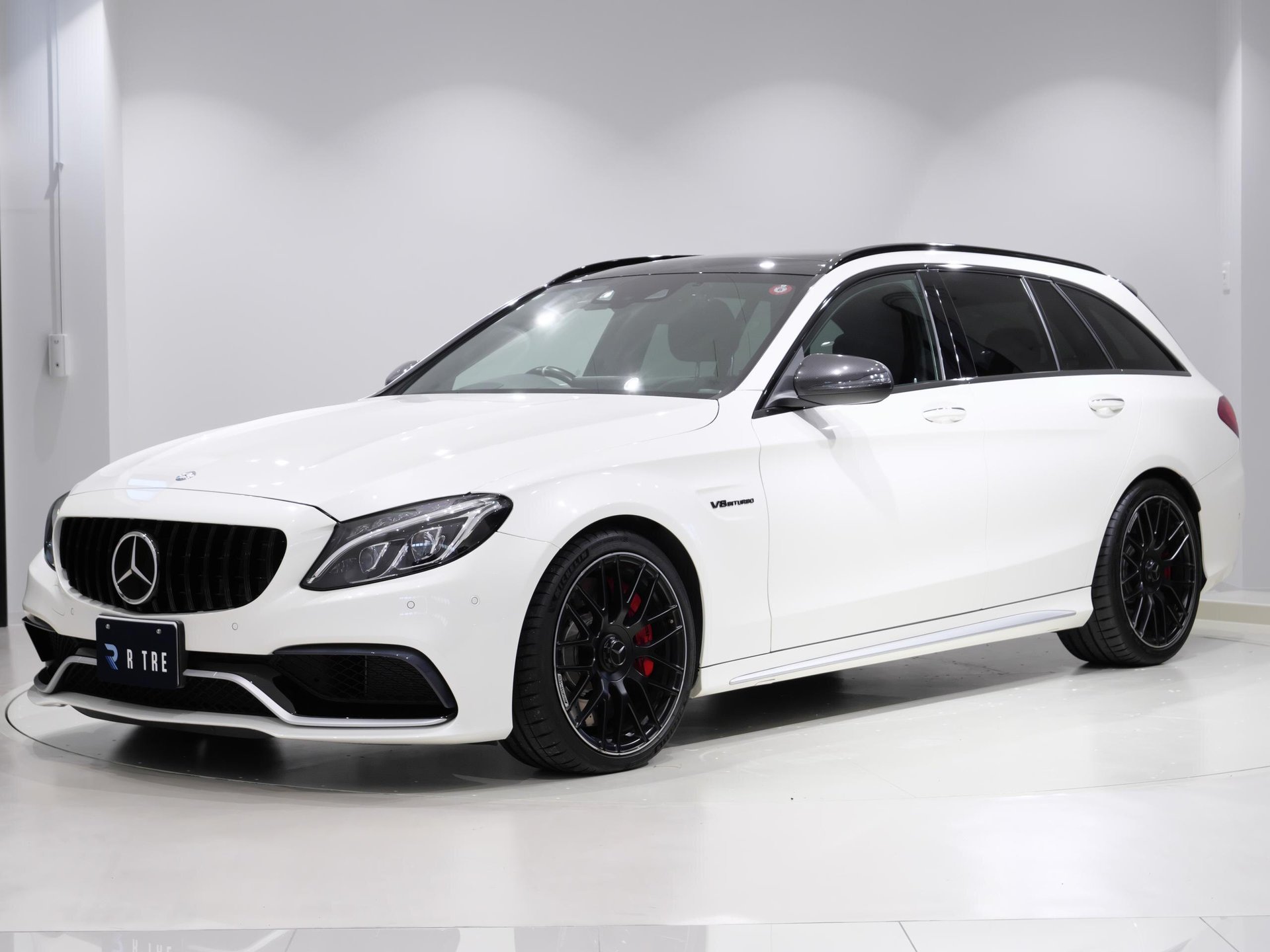 MERCEDES-BENZ C-CLASS WAGON AMG - View 1