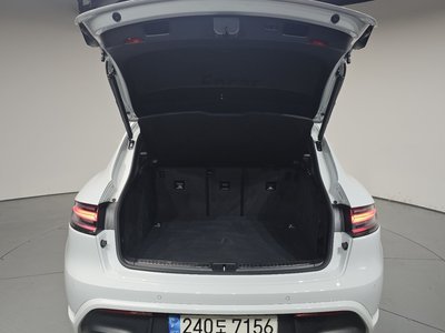 2022 Porsche MACAN — миниатюра 26