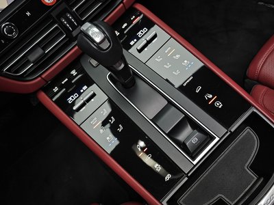 2022 Porsche MACAN — миниатюра 12
