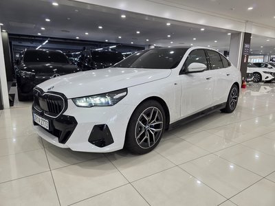 BMW 5 SERIES - 1