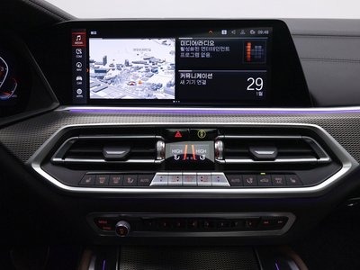 2022 BMW X6 — миниатюра 15