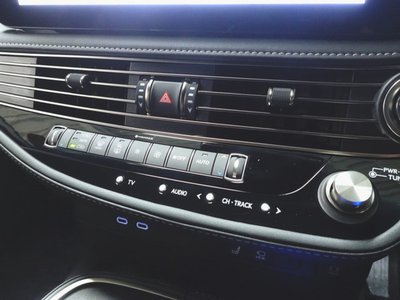 صورة مصغرة 18 لـ 2023 Lexus LS