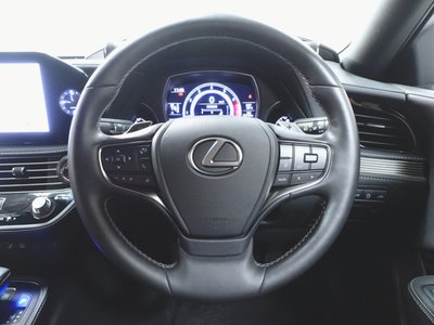 صورة مصغرة 13 لـ 2023 Lexus LS