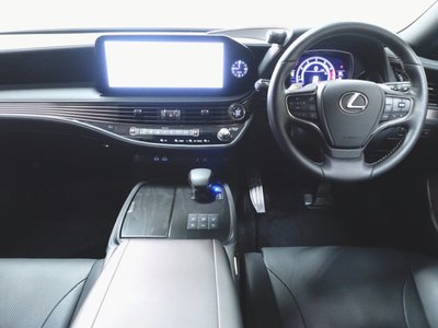 صورة مصغرة 12 لـ 2023 Lexus LS