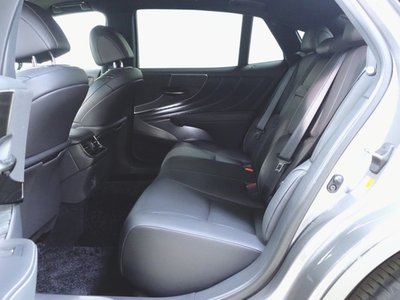 صورة مصغرة 30 لـ 2023 Lexus LS