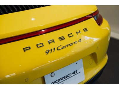 2016 Porsche 911 thumbnail 17