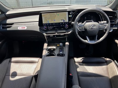صورة 2 لـ 2025 Lexus RX