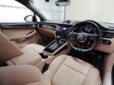 PORSCHE MACAN - 4