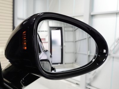 PORSCHE MACAN - 10