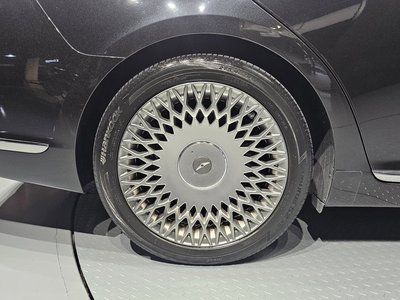 2019 Genesis G90 photo 6