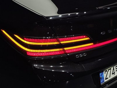 2019 Genesis G90 photo 10