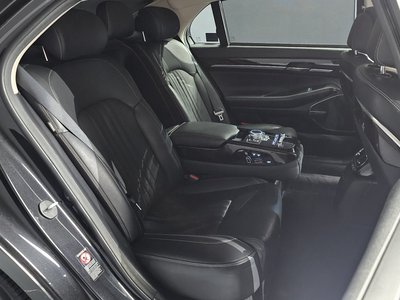 2019 Genesis G90 — миниатюра 17