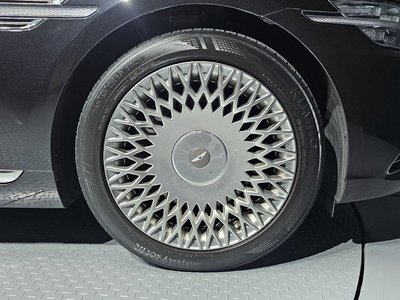 2019 Genesis G90 photo 8