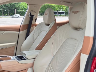 ASTON MARTIN DBX - 10