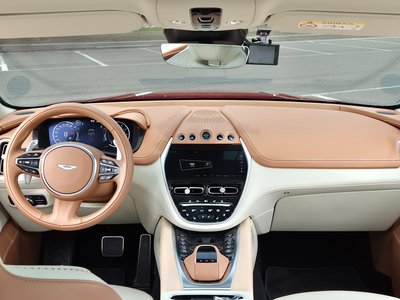 ASTON MARTIN DBX - 5