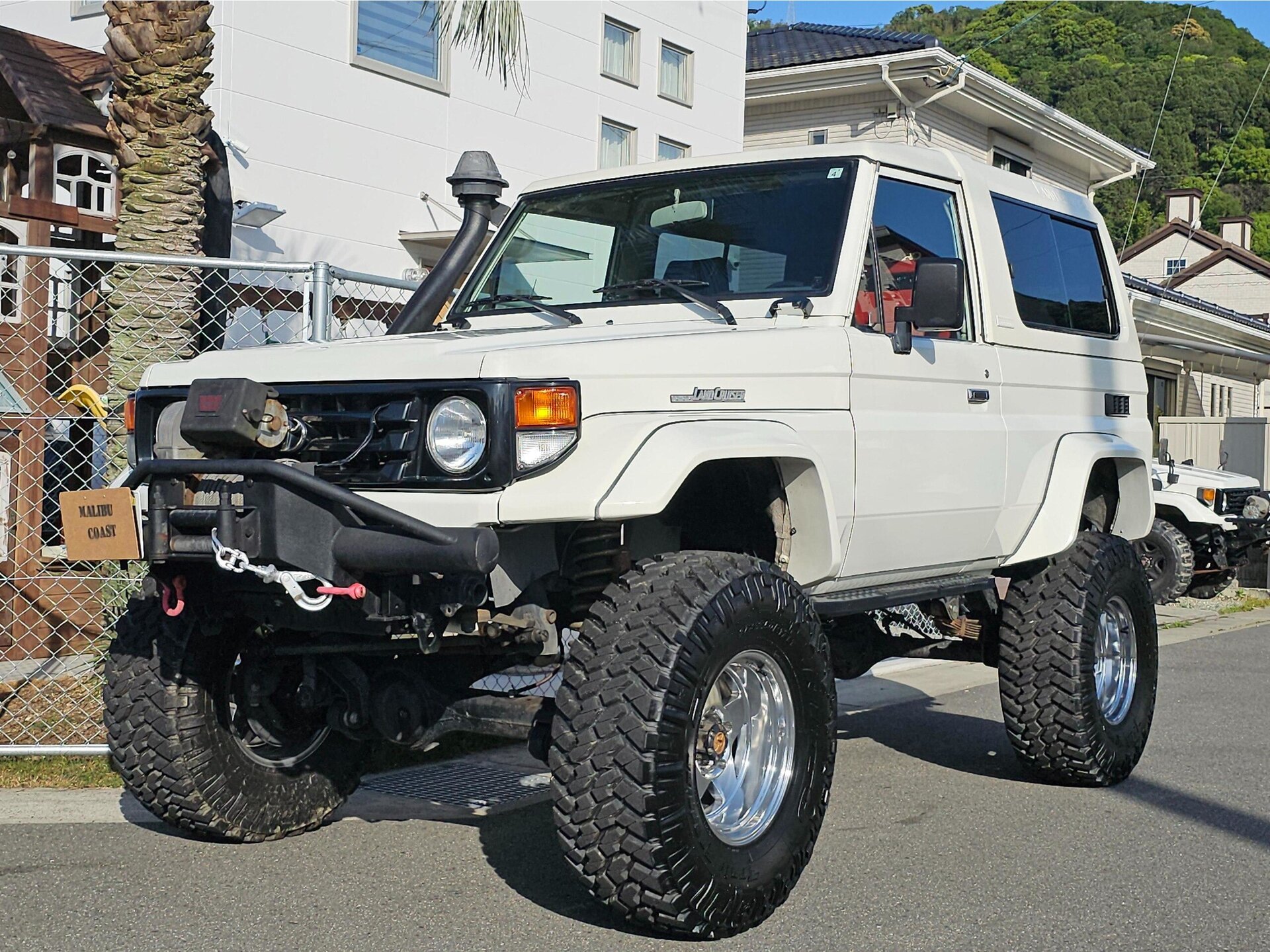 TOYOTA LAND CRUISER 70 - View 1