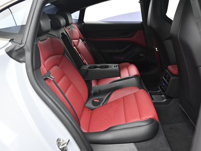 صورة مصغرة 12 لـ 2025 Porsche TAYCAN