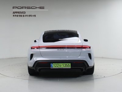 صورة 3 لـ 2025 Porsche TAYCAN