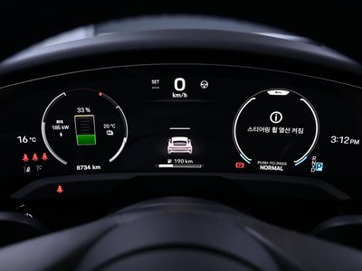 صورة 8 لـ 2025 Porsche TAYCAN