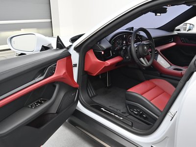صورة مصغرة 11 لـ 2025 Porsche TAYCAN