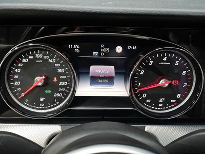 MERCEDES-BENZ E-CLASS - 8