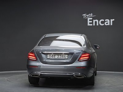 MERCEDES-BENZ E-CLASS - 3