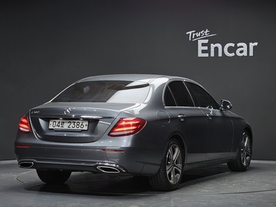 MERCEDES-BENZ E-CLASS - 4