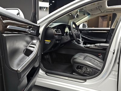 صورة 10 لـ 2019 Genesis G90
