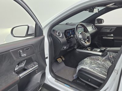 MERCEDES-BENZ EQA - 10