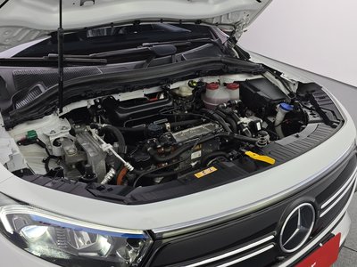 MERCEDES-BENZ EQA - 7