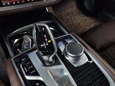 BMW 7 SERIES - 9