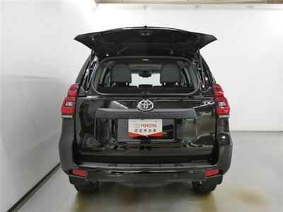 TOYOTA LAND CRUISER PRADO - 8