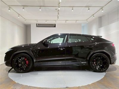 LAMBORGHINI URUS - 6
