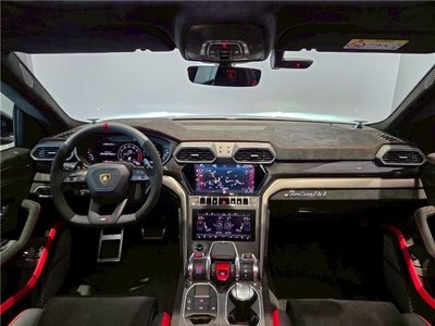 LAMBORGHINI URUS - 2