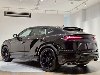 LAMBORGHINI URUS - 7