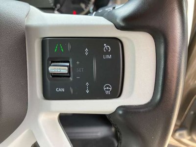 LAND ROVER DEFENDER - 7