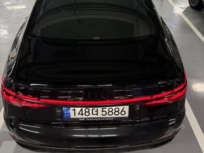 2022 AUDI A8 photo 5