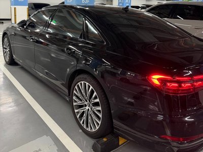 2022 AUDI A8 photo 3