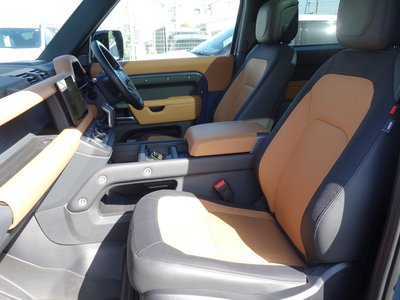 LAND ROVER DEFENDER - 7